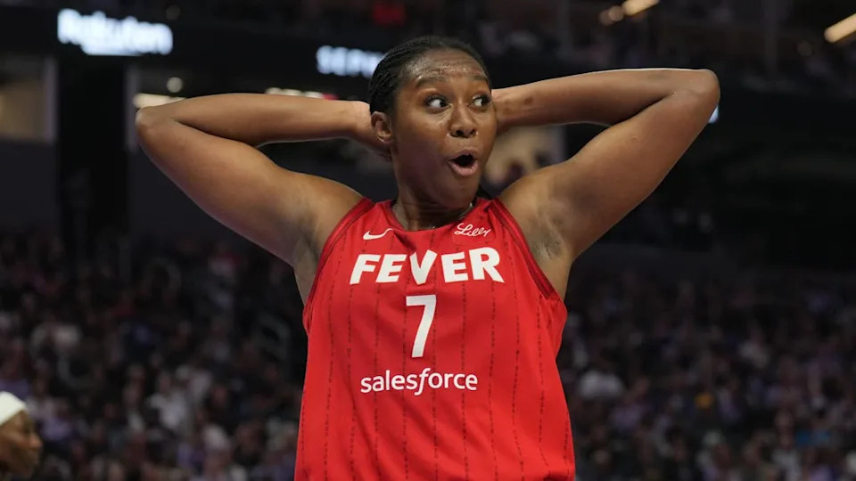 Indiana Fever forward Aliyah Boston (7) reacts after being called for a foul.© Darren Yamashita-Imagn Images