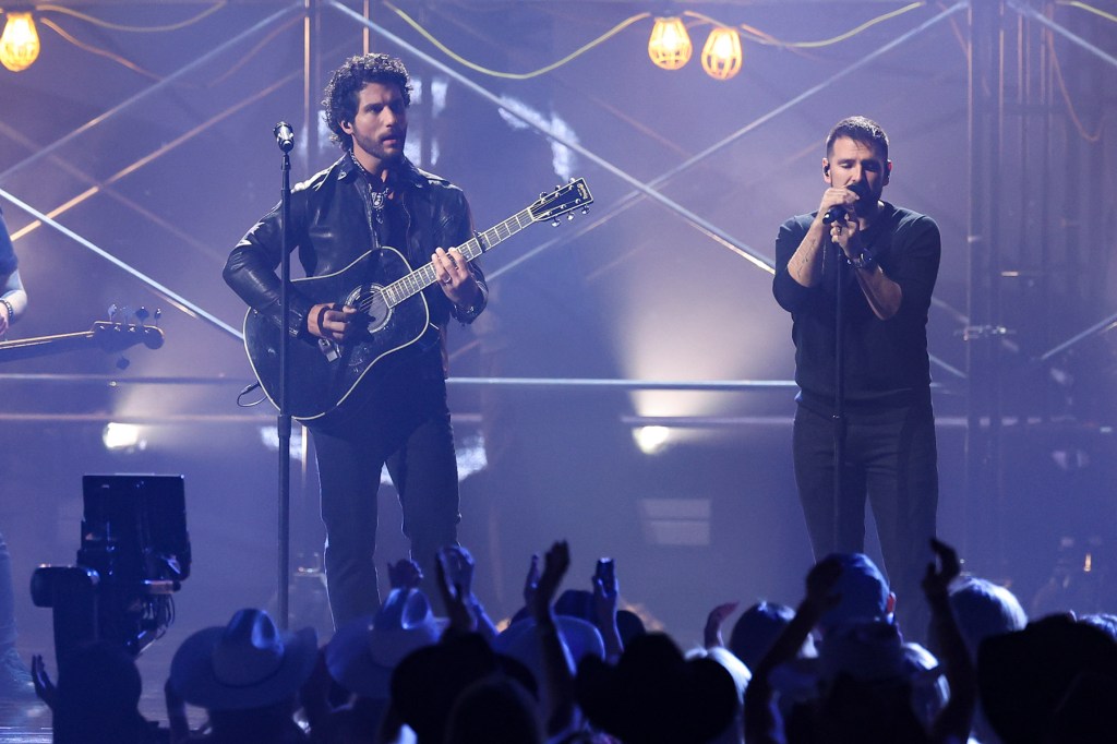 Lauren Alaina, Dan + Shay Remember Ben Vaughn With 'Say So' at ACMs