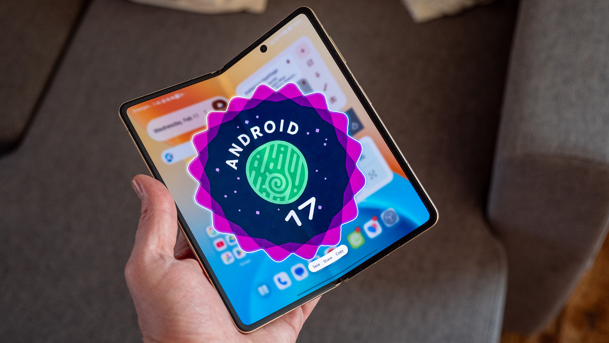The Android 17 logo on an Honor Magic V5