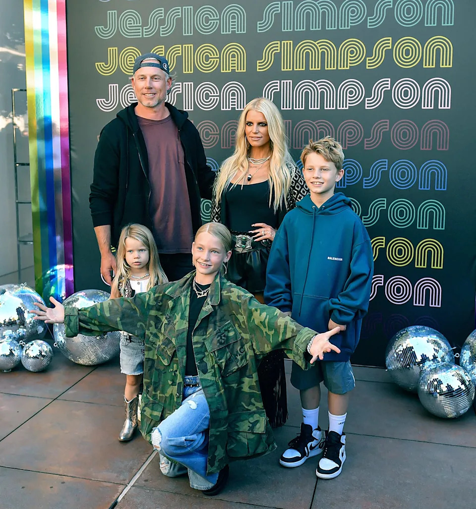 <span class="wp-caption-text">@CelebCandidly / MEGA</span>
