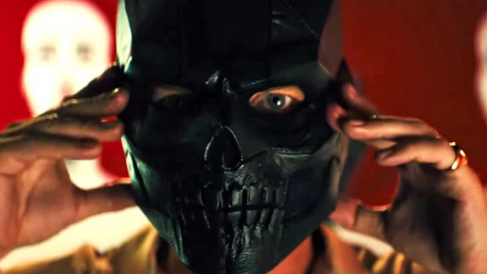 eqan mcgregor's black mask in birds of prey and the fantabulous emancipation of harley quinn