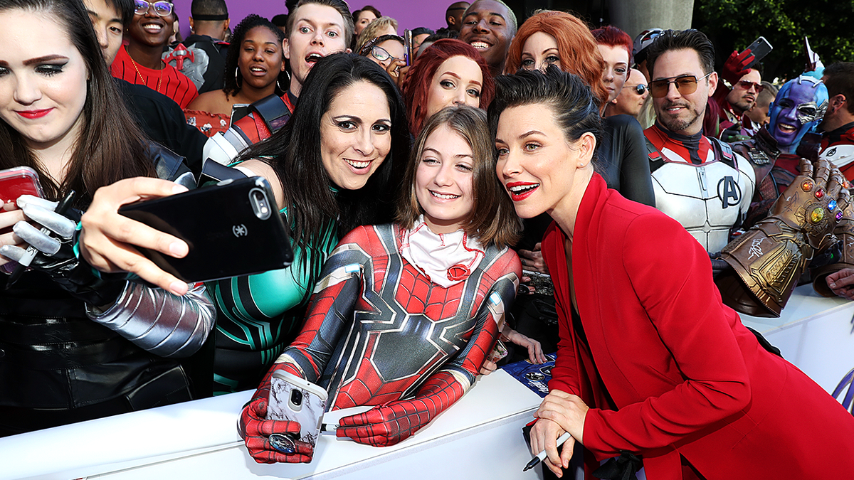 Evangeline Lilly poses with fans at film premiere.