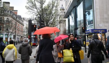 UK consumers cut spending for first time since late 2024, Barclays card data shows