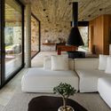 © Leonardo Finotti Casa Entre Peraus / Marchetti Bonetti+ - Interior Photography, Living Room, Wood, Beam