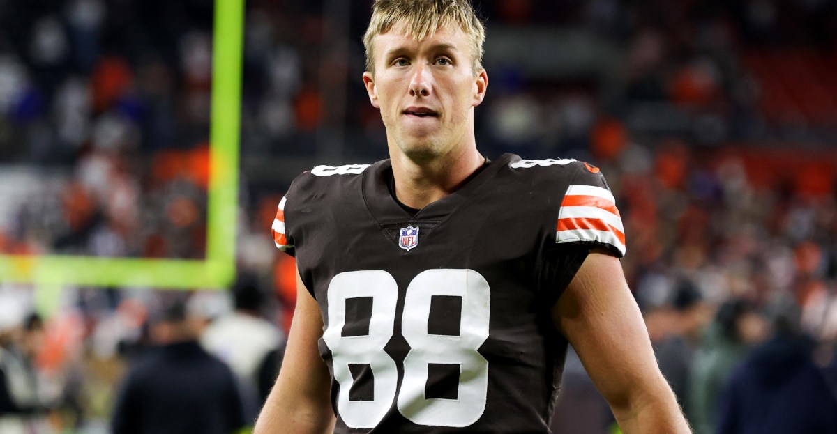 How much it cost the Seattle Seahawks to sign Browns tight end Harrison Bryant