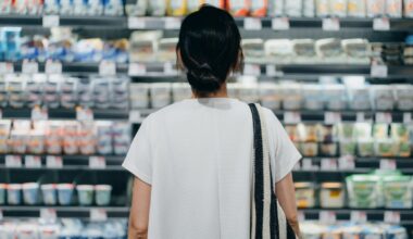 5 economic signals suggest U.S. consumers are feeling the strain