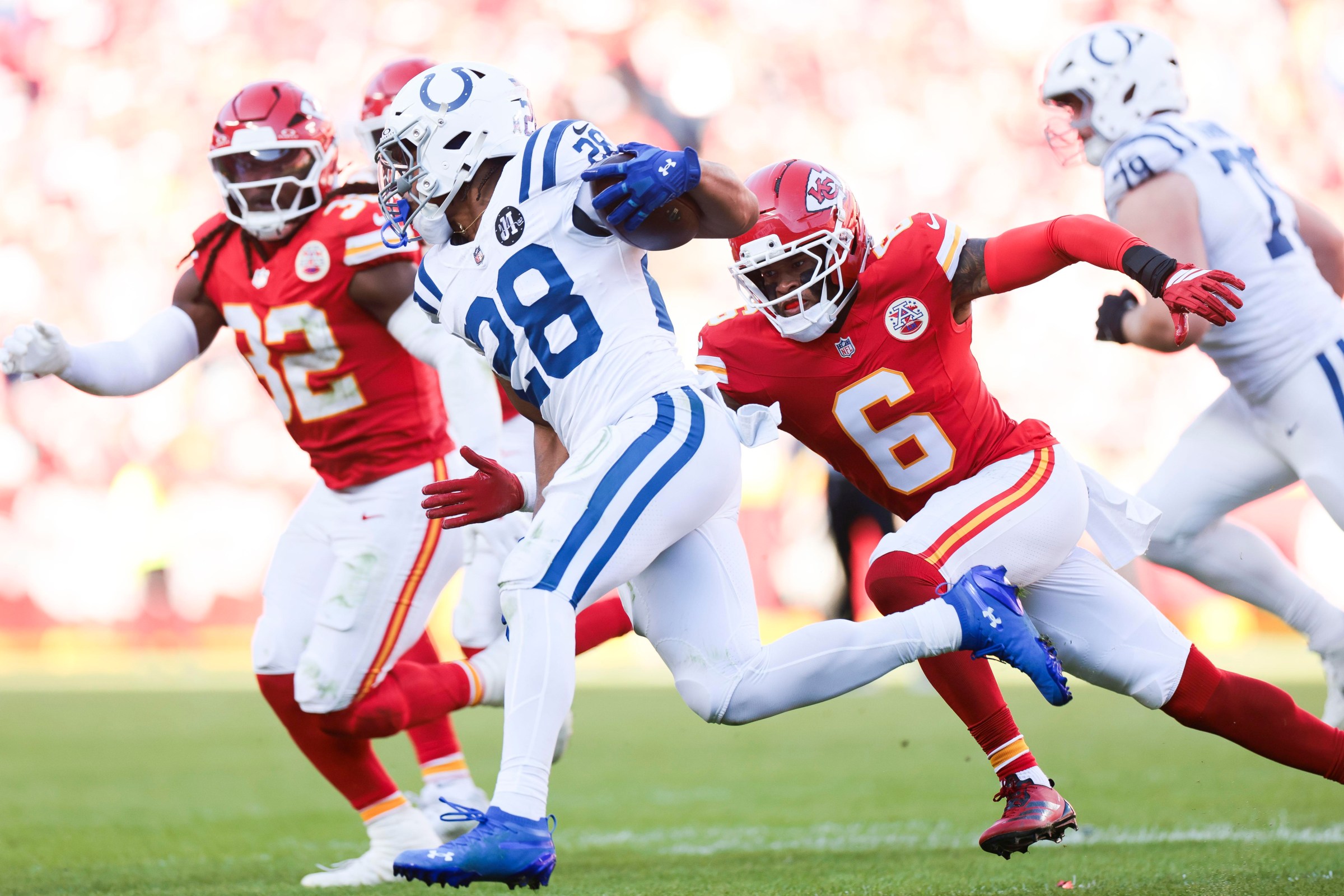 KANSAS CITY, MISSOURI - NOVMBER 23: Jonathan Taylor #28 of the Indianapolis Colts runs with the football during the second quarter against the Kansas City Chiefs at Arrowhead Stadium on November 23, 2025 in Kansas City, Missouri. (Photo by Kathryn Riley/Getty Images)