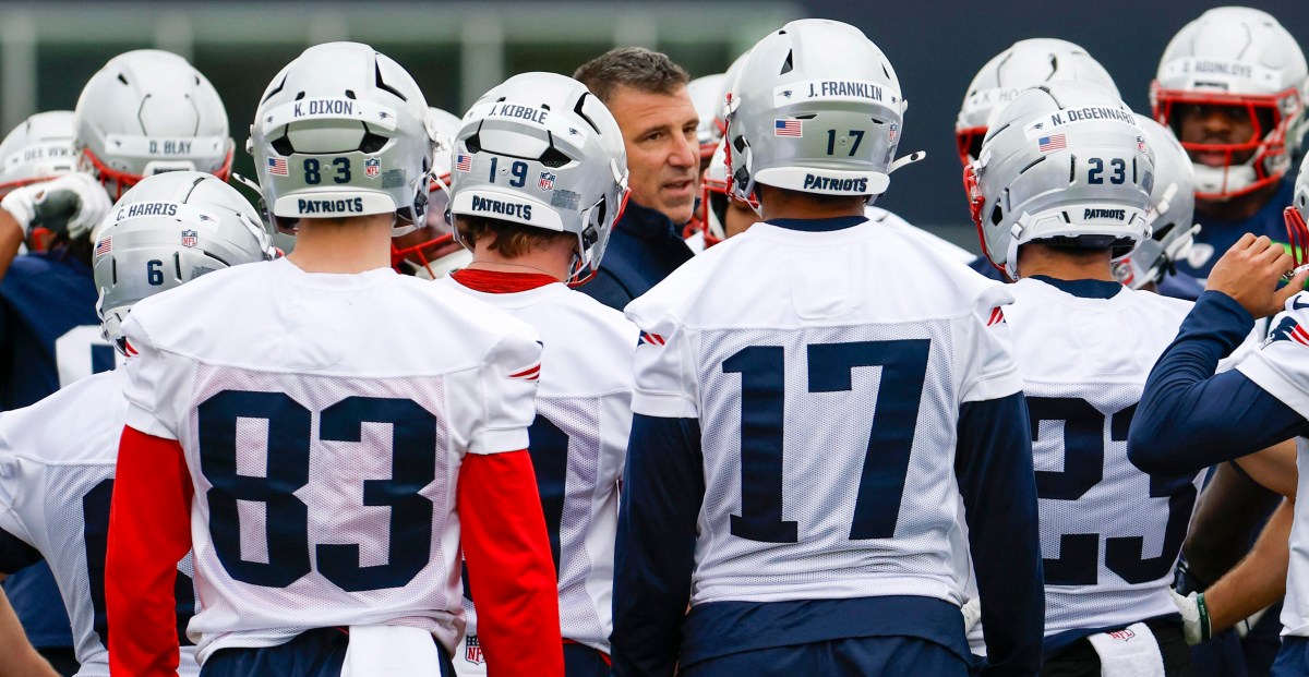 Sunday Patriots Notes: Mike Vrabel stays consistent in tumultuous offseason