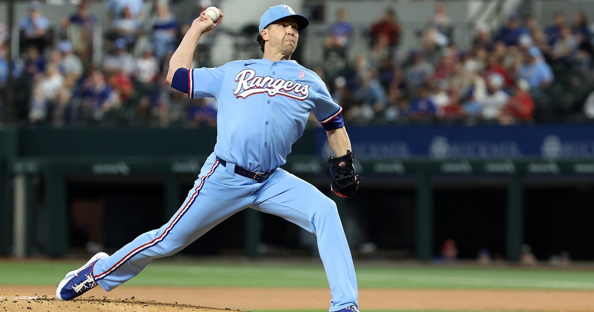 Jacob deGrom strikes out 10 while reaching 1,900 Ks as Rangers beat Cubs 3-0 in another shutout