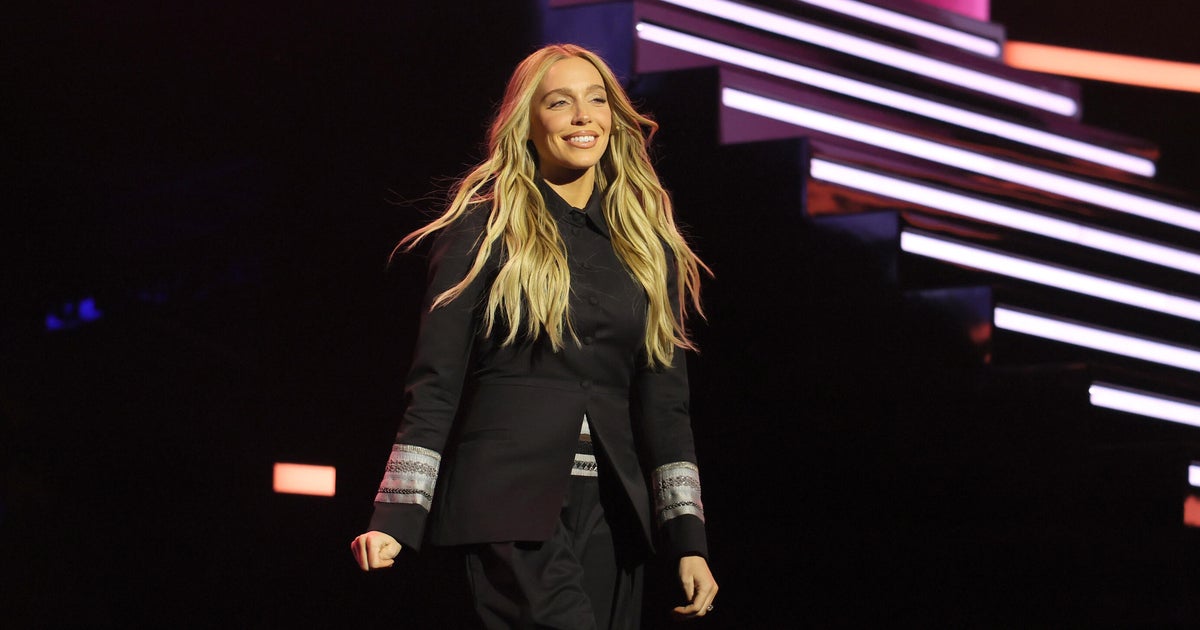 "Call Her Daddy" podcast host Alex Cooper announces pregnancy with 1st child