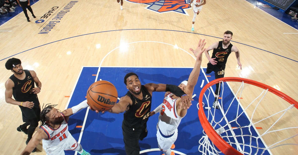 Cavs blow 22-point lead in disasterous Game 1 loss to Knicks