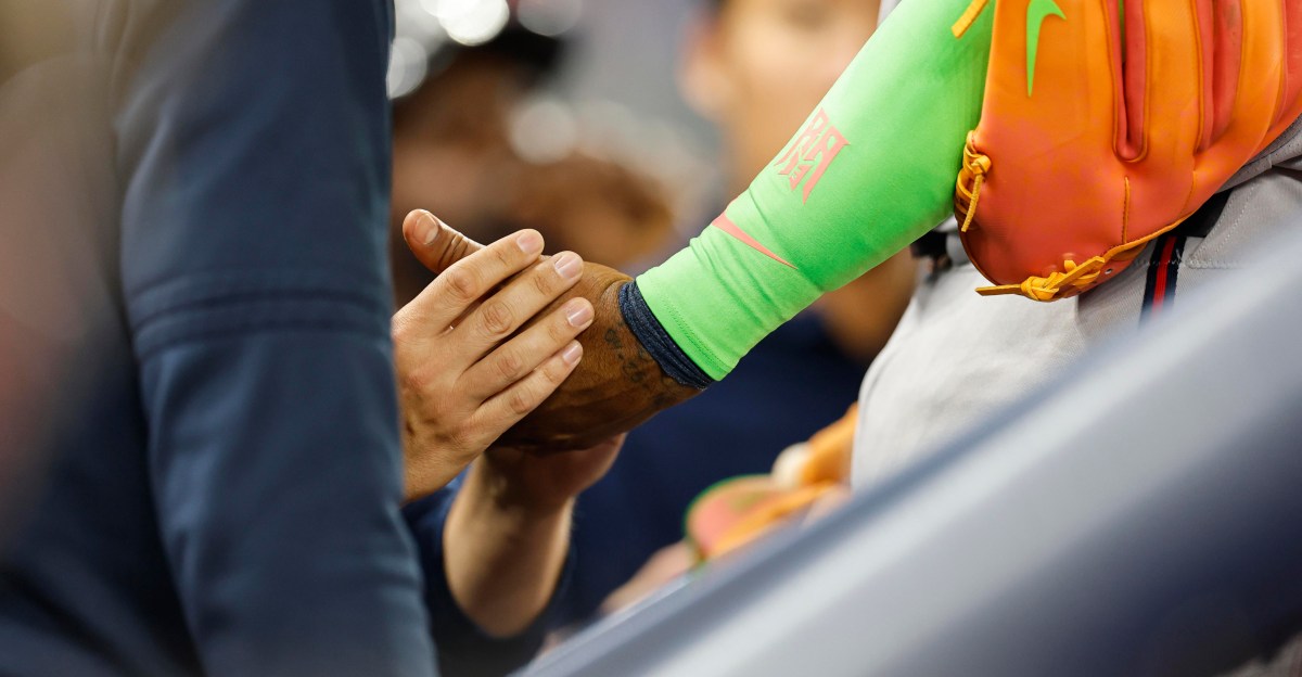 Ronald Acuña, Jr. leaves game with thumb issue; is day-to-day (Updated)