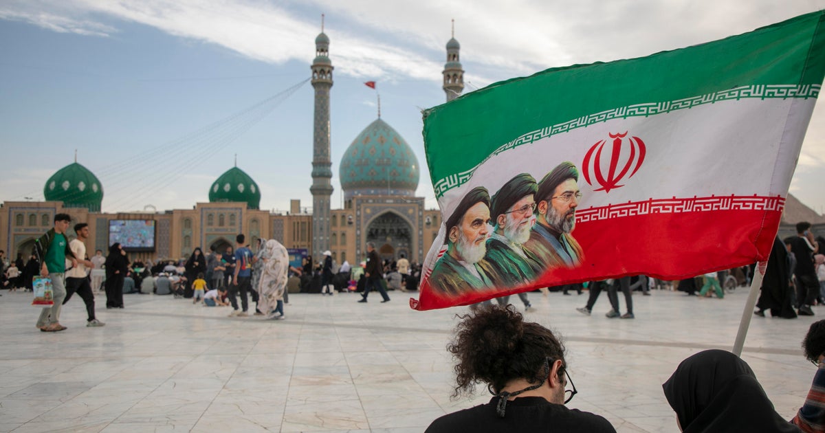 Live Updates: Trump says he will decide today on Iran deal to reopen Strait of Hormuz, destroy uranium