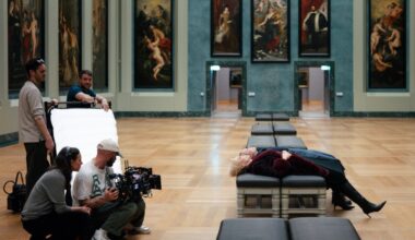 How the 'Hacks' Series Finale Shot in the Louvre After the Heist