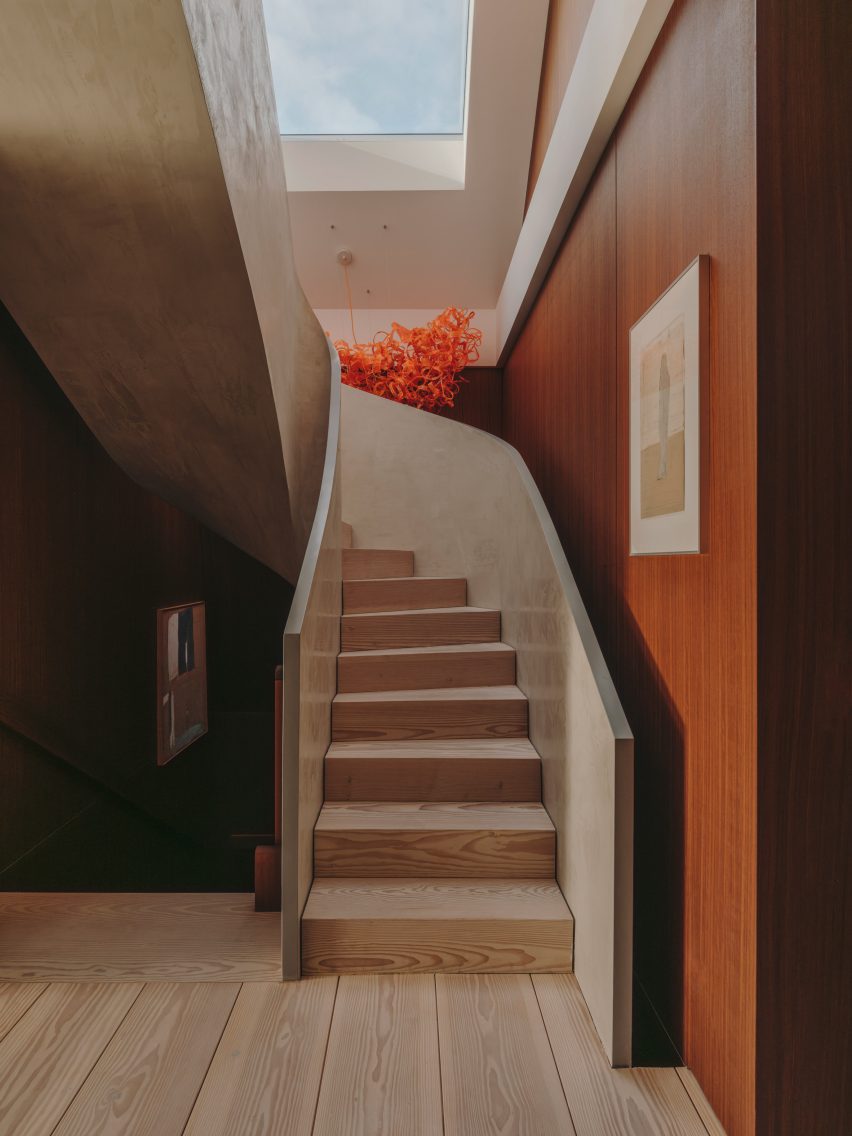 Skylight-illuminated staircase