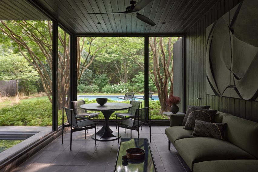 Garden room at House in Amagansett by Khanna Schultz