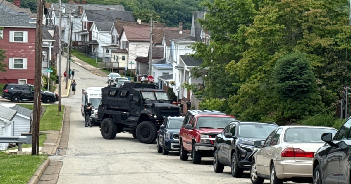 SWAT responding to Donora home – WPXI