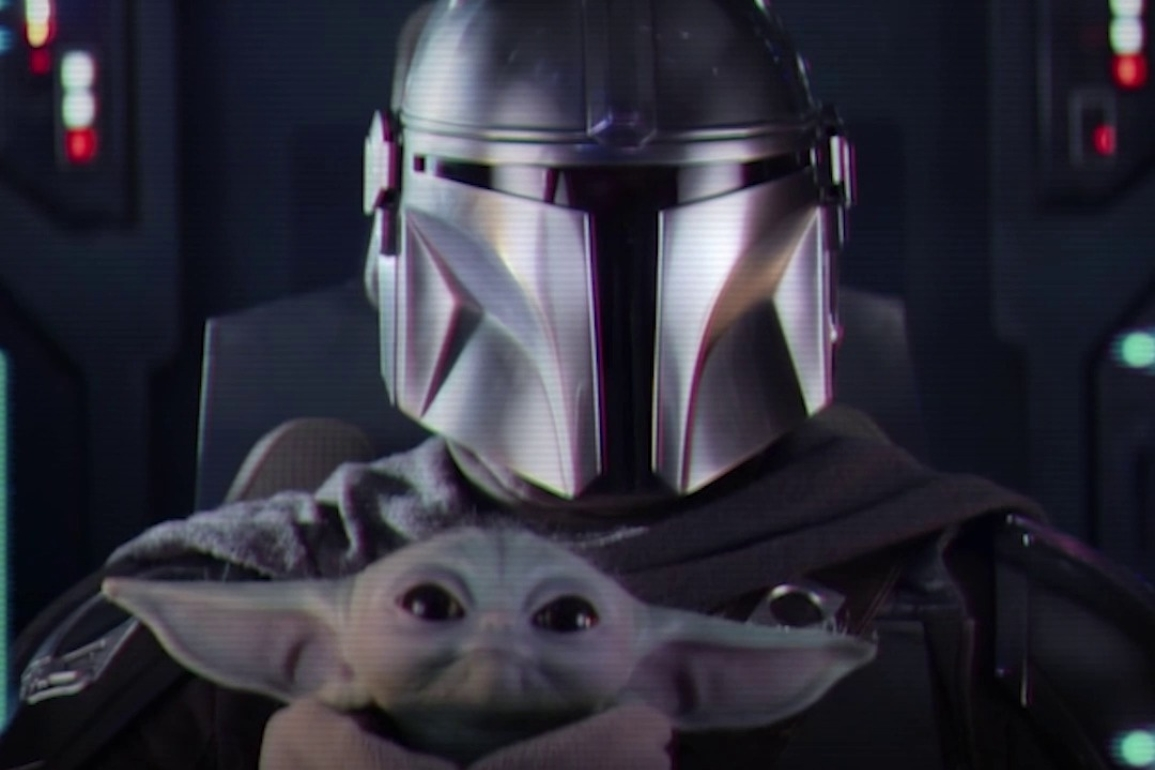 Screenshot of new mission briefing video featuring the Mandalorian and Grogu on Millennium Falcon: Smugglers run in Star Wars: Galaxy's Edge