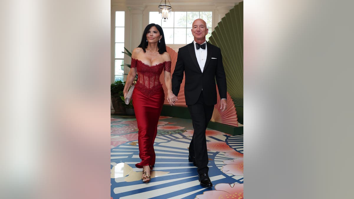 Amazon founder Jeff Bezos and fiancee Lauren Sanchez arriving at the White House