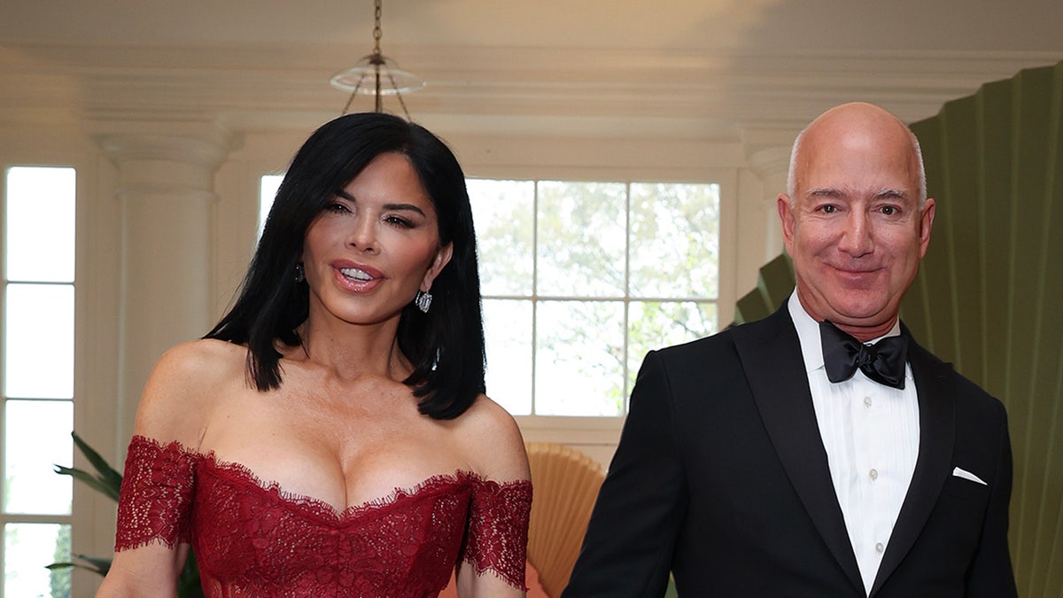 Jeff Bezos and Lauren Sanchez arriving at the White House for a state dinner