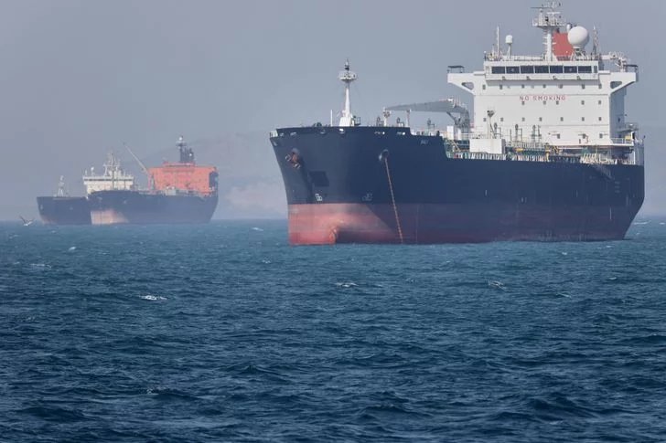 Iranian vessels reportedly break through blockade and enter Persian Gulf