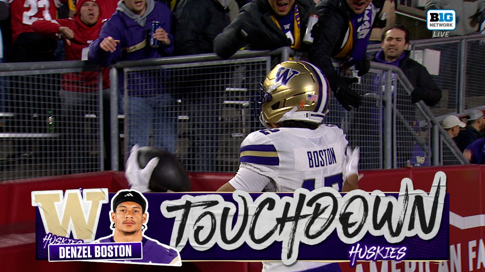 Demond Williams Jr. connects with Denzel Boston for a one-handed TD