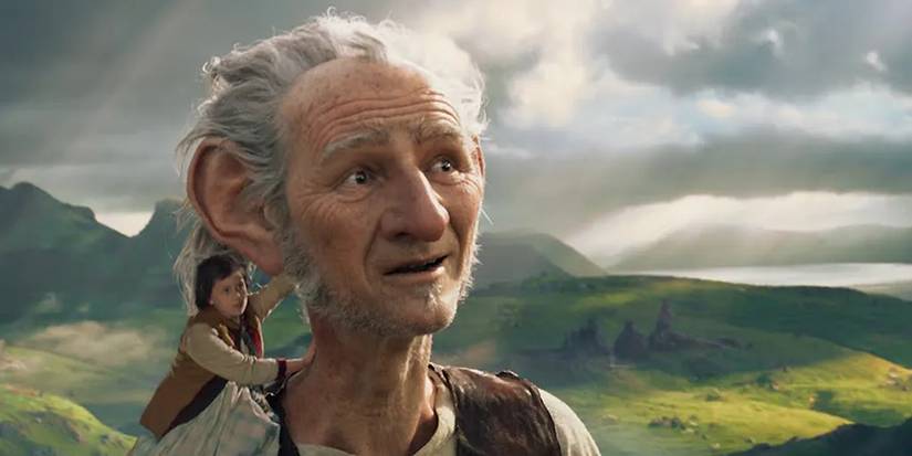 Mark Rylance carrying Ruby Barnhill in 'The BFG'