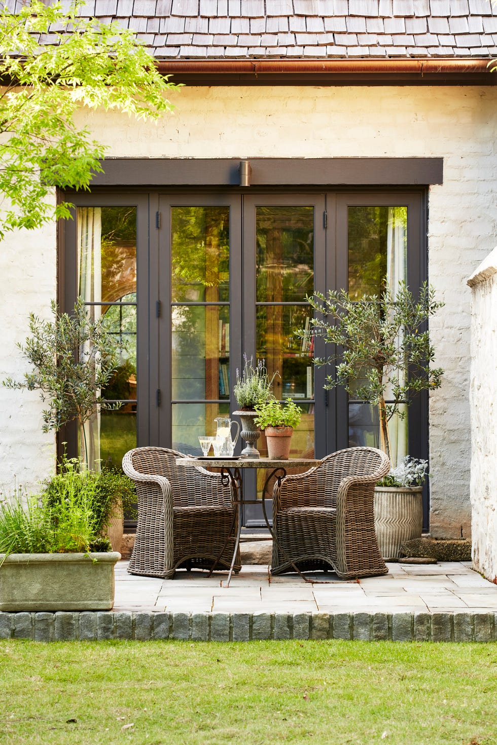 melanie pounds mountain brook house tour cocktail terrace the cocktail terrace extends off the butlers pantry, at
the ready for refills theres a pair of wicker chairs at a small table