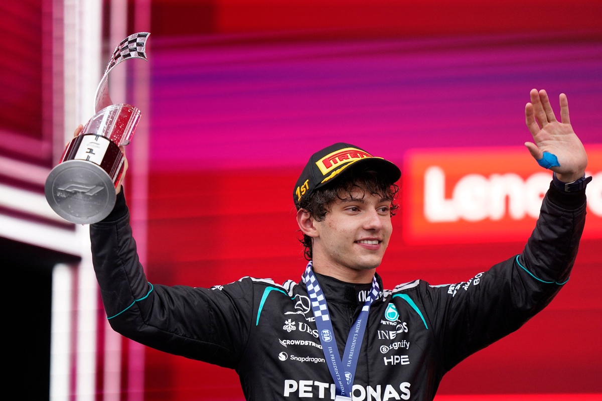 F1 Canadian GP: Kimi Antonelli lands F1 2026 blow as George Russell retires in Montreal