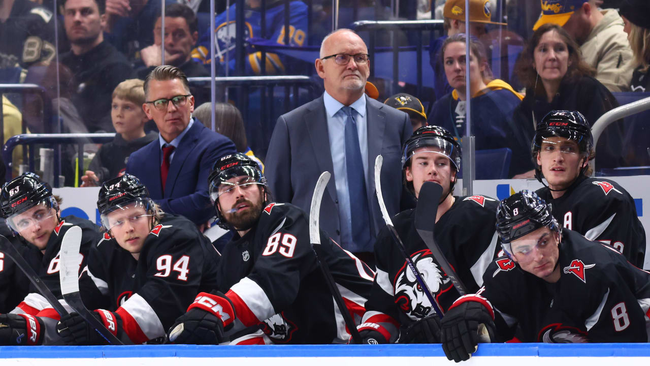 Ruff signs 2-year contract to remain Sabres coach