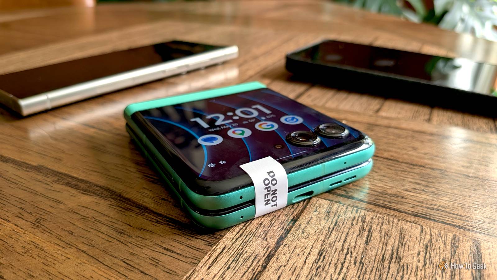 I spent a weekend on my Razr's tiny cover screen—and it changed how I think about phones