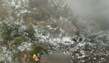 Video shows rescuers treating injured hiker who fell 50 feet on Washington mountain