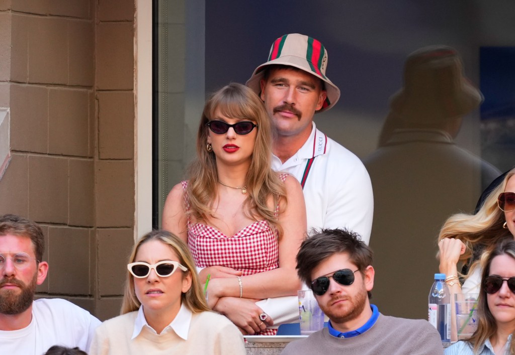 Taylor Swift and Travis Kelce kiss at the US Open.