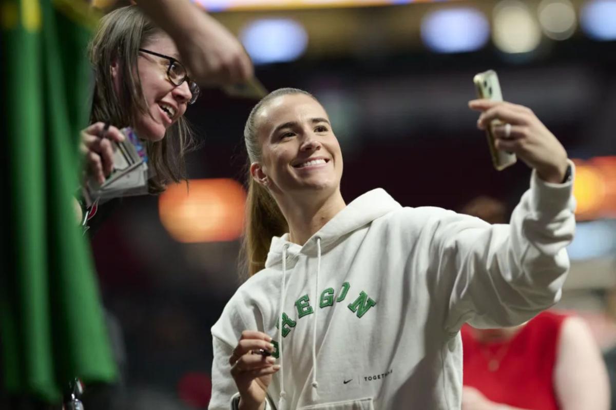 Oregon homecoming derailed for injured Sabrina Ionescu, Satou Sabally