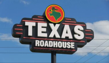 Americans brace for 'smart watch ban' as Texas Roadhouse rolls out strict restaurant safety policy
