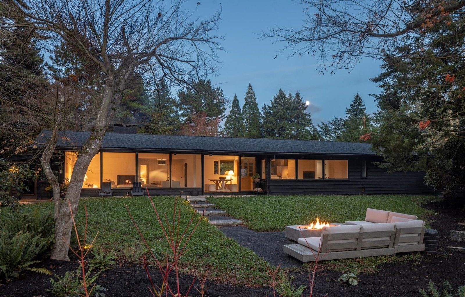 In Portland, a Matte-Black Midcentury With Minimalist Interiors Seeks $1.1M