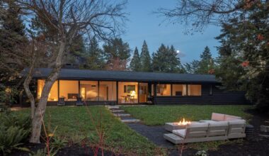 In Portland, a Matte-Black Midcentury With Minimalist Interiors Seeks $1.1M