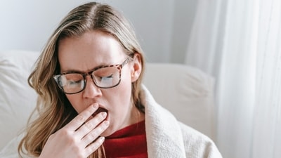 Yawning is an involuntary reflex action that is usually triggered by fatigue, boredom, or stress. (Pexel)