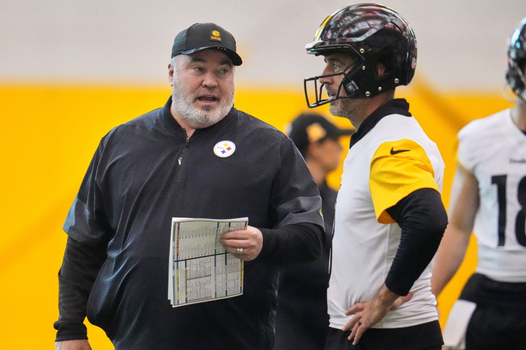 Pittsburgh Steelers head coach Mike McCarthy, left, and quarterback Aaron Rodgers during practice.