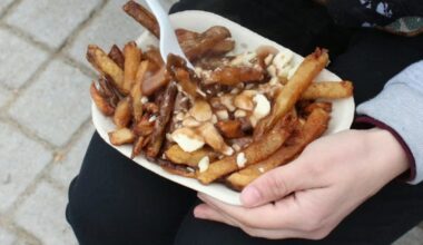 Brooks Laich tells story of Capitals teammates offering him $6,000 to eat poutine at a bar: ‘I’m like, I’m not eating it, because I was an obsessive health nut’
