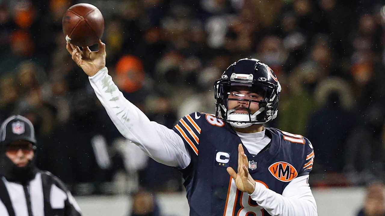 Bears QBs coach J.T. Barrett wants Caleb Williams to 'do less': 'Take what the defense is giving'