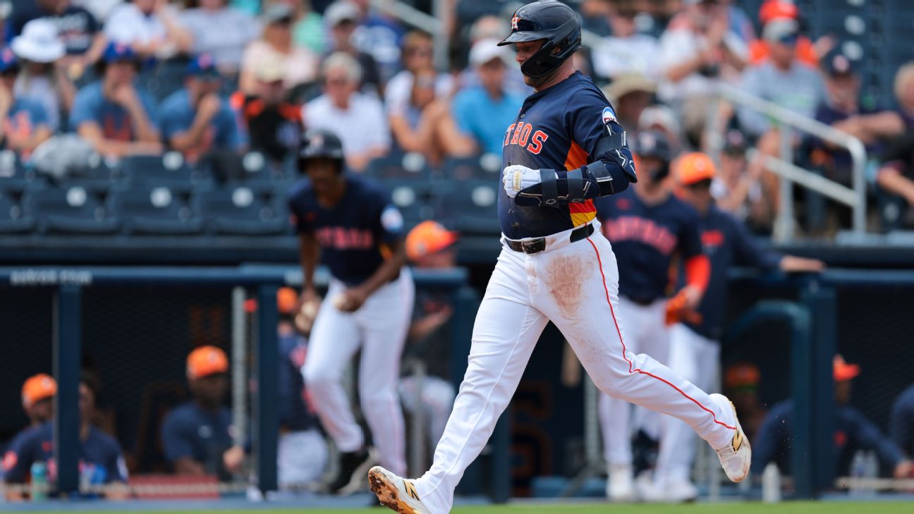 Astros' Christian Walker feeling 'OK' after being hit in head by pitch