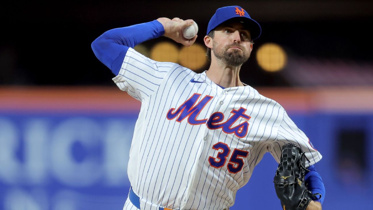 Mets' Clay Holmes struck by comebacker, fractures right fibula