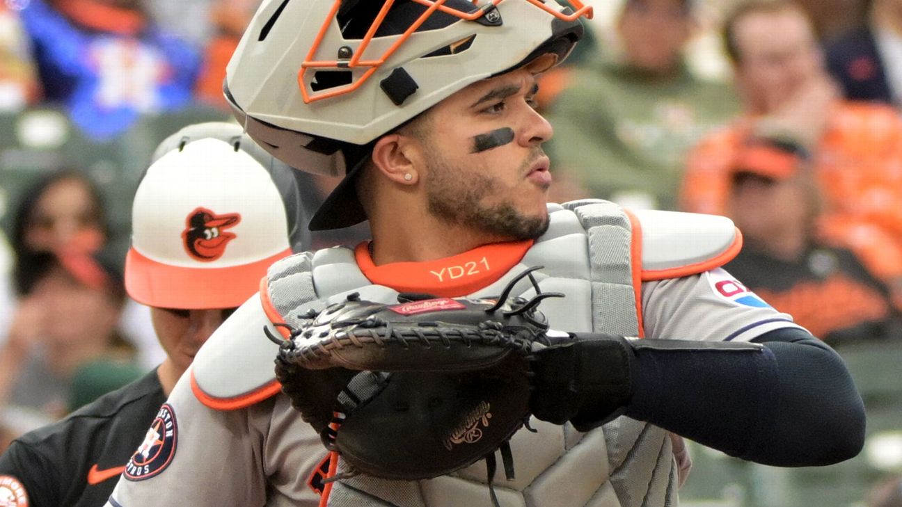 Houston Astros C Yainer Diaz off to IL with oblique injury