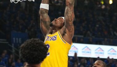 Jarred Vanderbilt dislocates right pinkie, sources say
