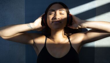 Pairing music with auditory beats may help ease symptoms