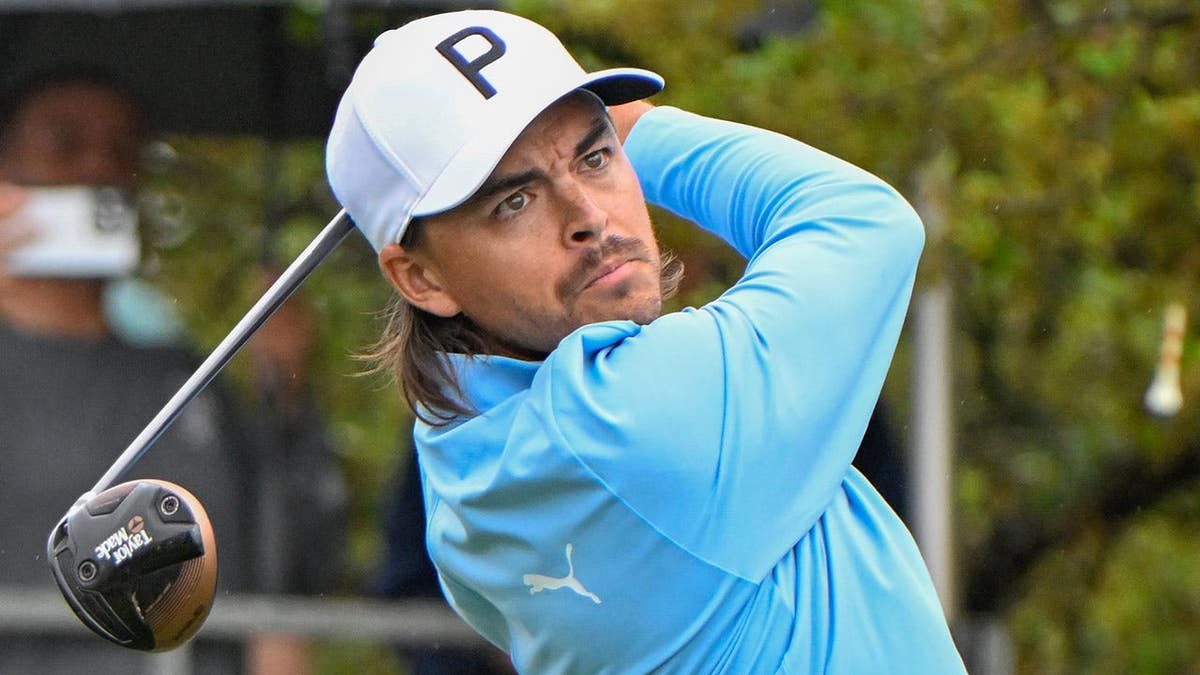 Rickie Fowler watches his tee shot on the 10th hole at TPC San Antonio