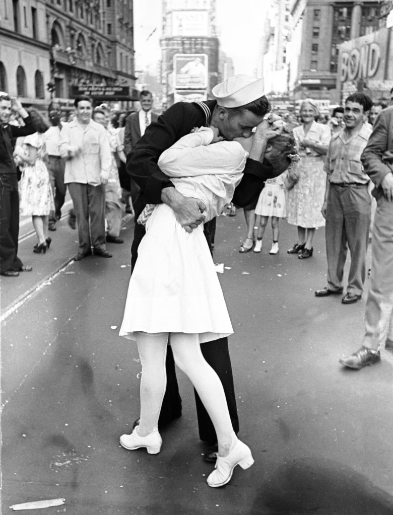 An American sailor passionately kisses an unknown woman in Times Square to celebrate victory over Japan in 1945. This is an outtake of the widely known Alfred Eisenstaedt photo.