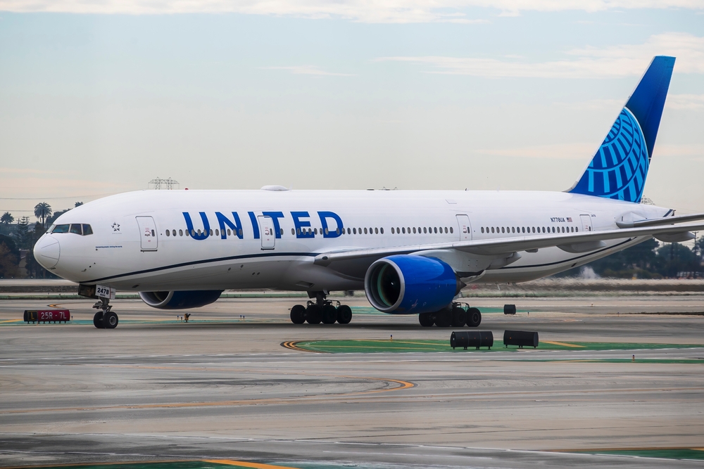 United flight declares emergency over Bluetooth broadcast, passengers say