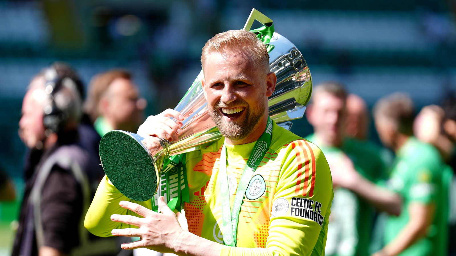 Kasper Schmeichel has announced his retirement following successes at Leicester and Celtic
